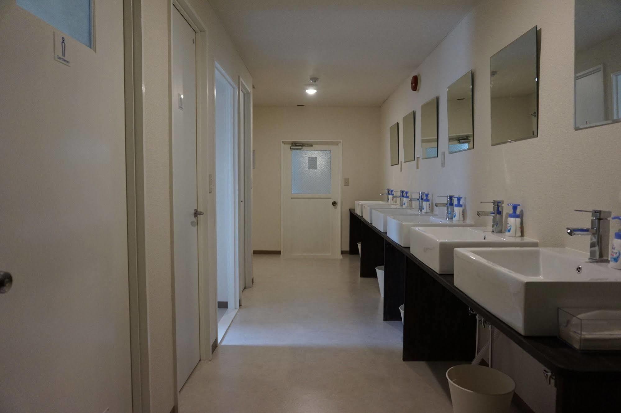 Uni Hostel Ōsaka Extérieur photo