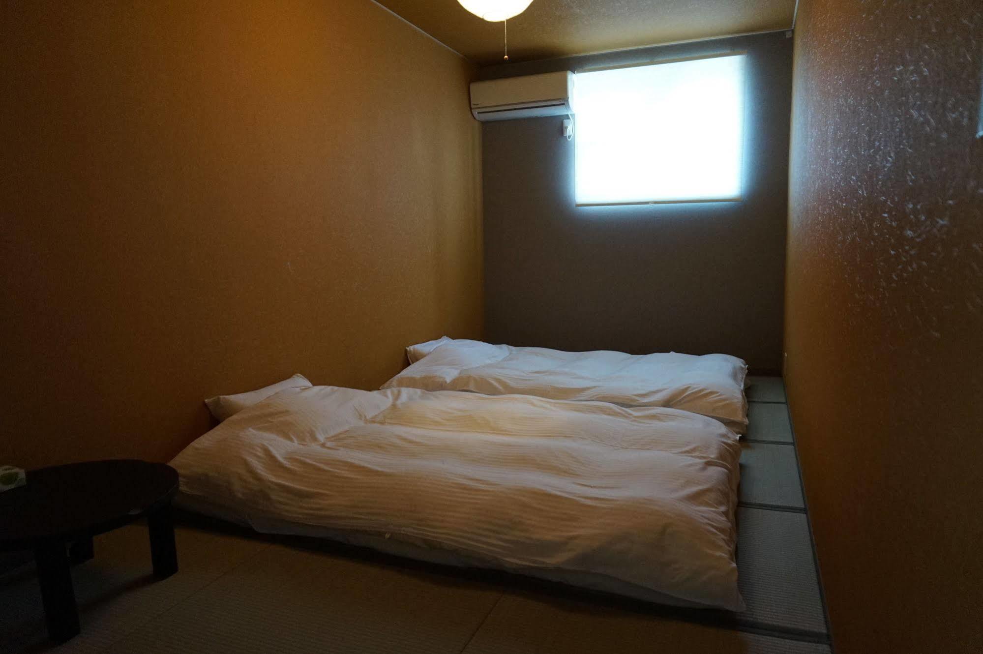 Uni Hostel Ōsaka Extérieur photo