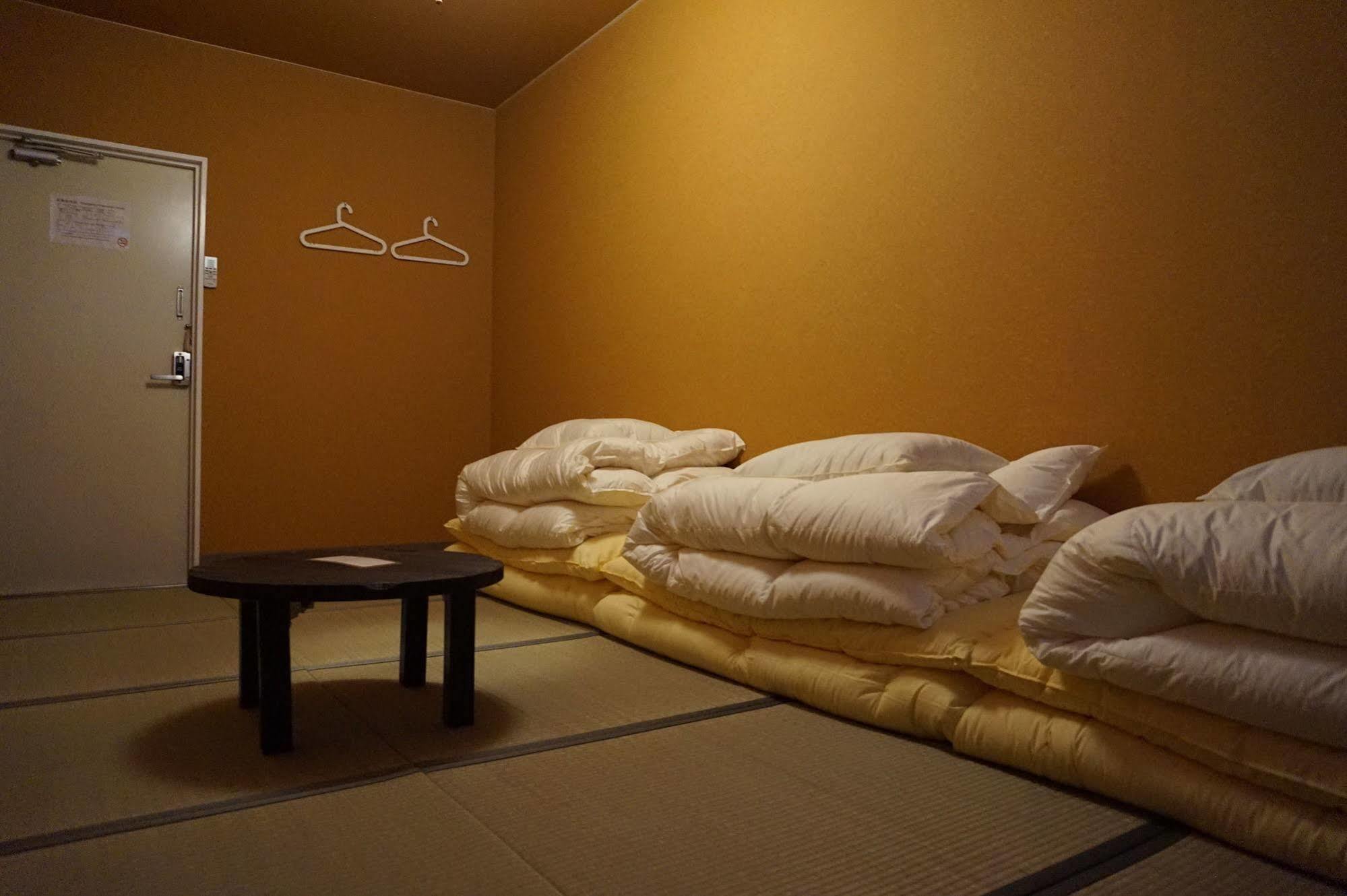Uni Hostel Ōsaka Extérieur photo
