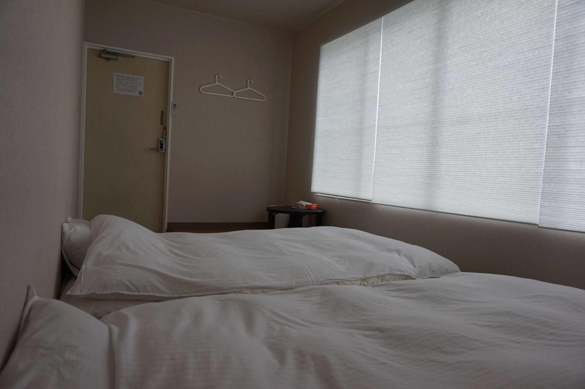 Uni Hostel Ōsaka Extérieur photo